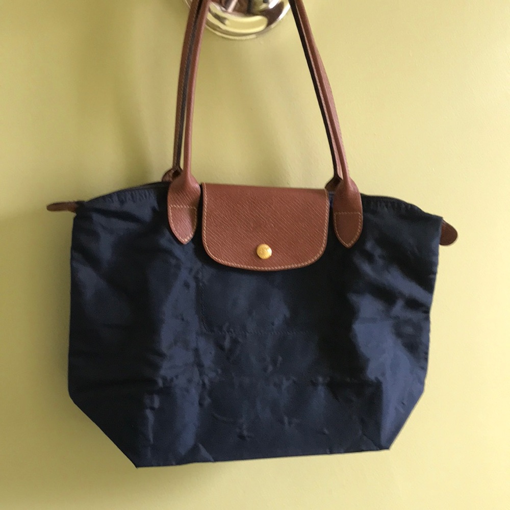 NWOT Le Pliage Longchamp shoulder bag 14”x 10” x 5.5” approximate measurements.